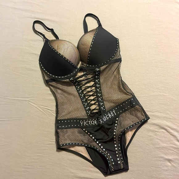 Victoria Secrets Balmain Intimates - Picture 2 of 9